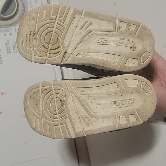 toddler Jordans size 7 - Picture 4 of 5